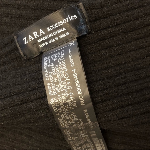 ZARA Black Minimalist Contemporary Winter Knitted Scarf Accessories. - Picture 7 of 9